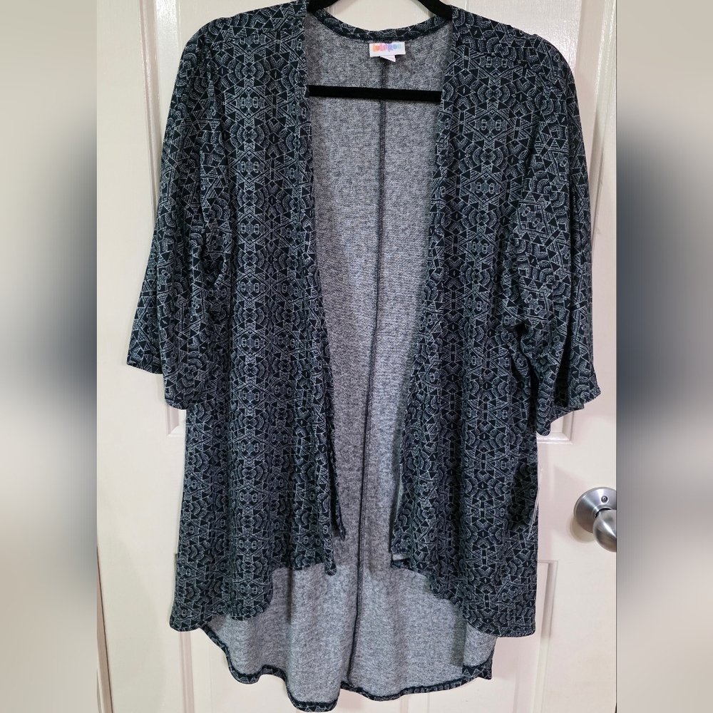 NWT LuLaRoe Lindsay Black and White Size small